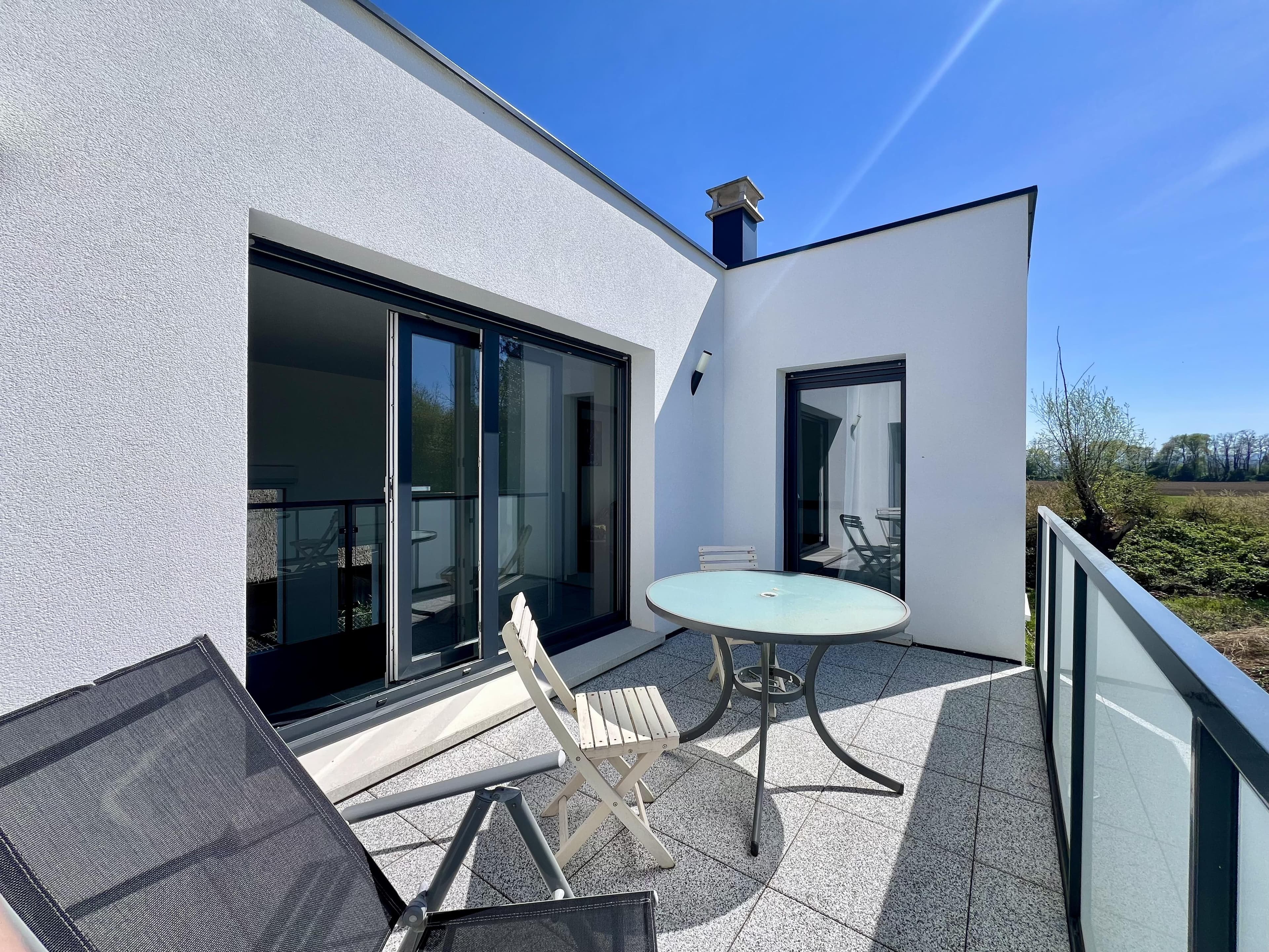 Élégante maison contemporaine de 2024, en impasse, au calme, avec vue dégagée — photo 1