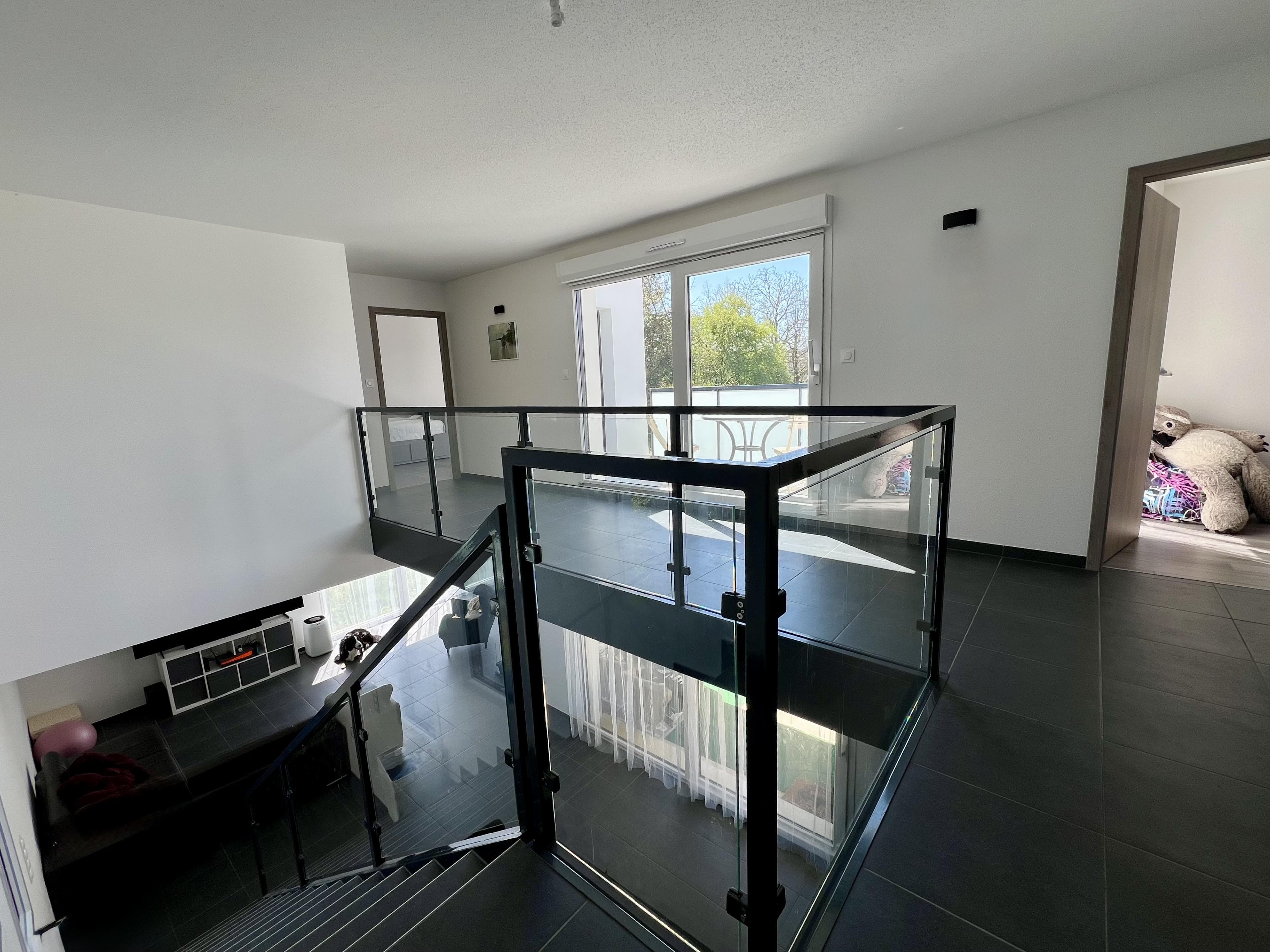 Élégante maison contemporaine de 2024, en impasse, au calme, avec vue dégagée — photo 2
