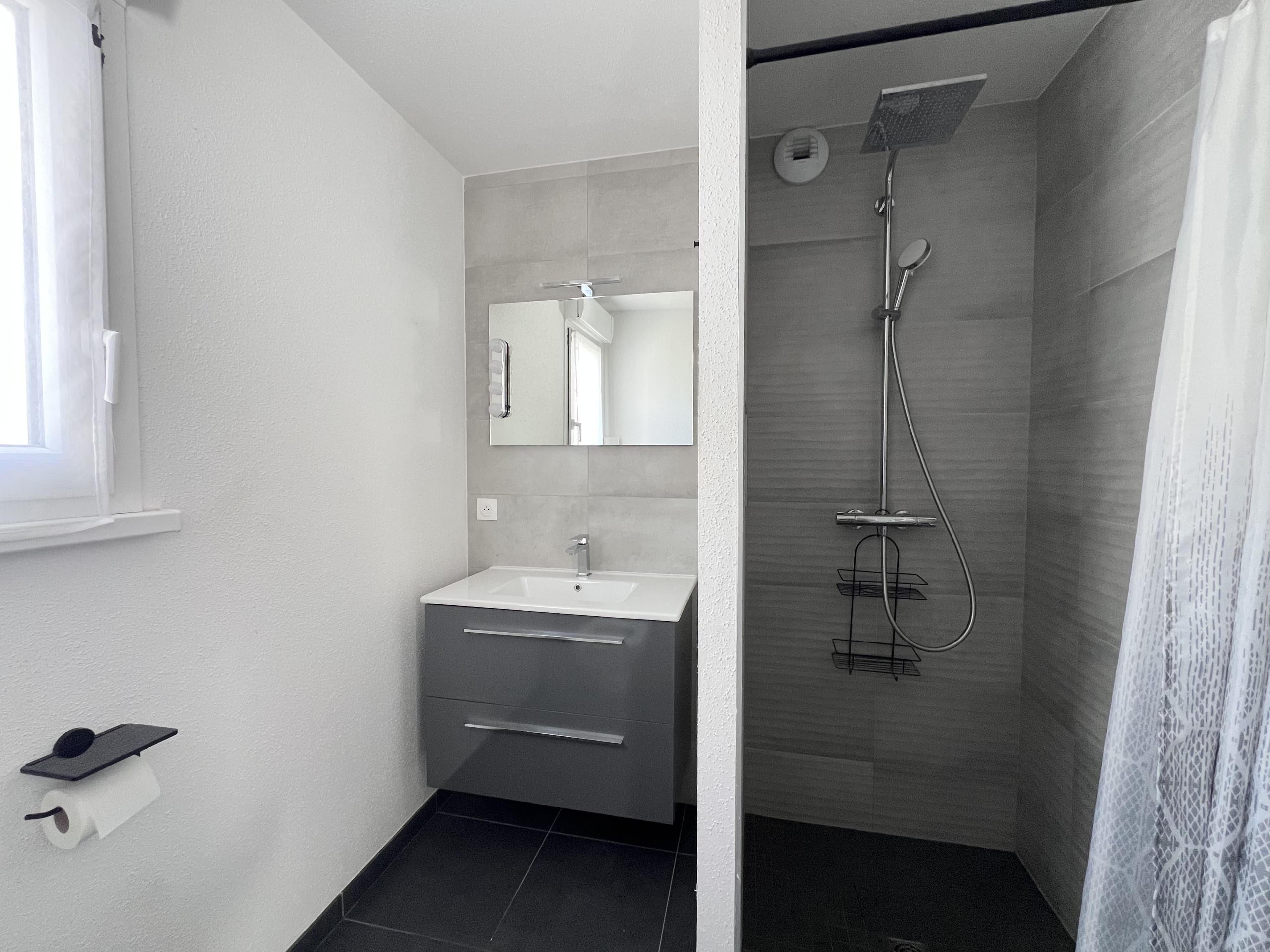 Élégante maison contemporaine de 2024, en impasse, au calme, avec vue dégagée — photo 9