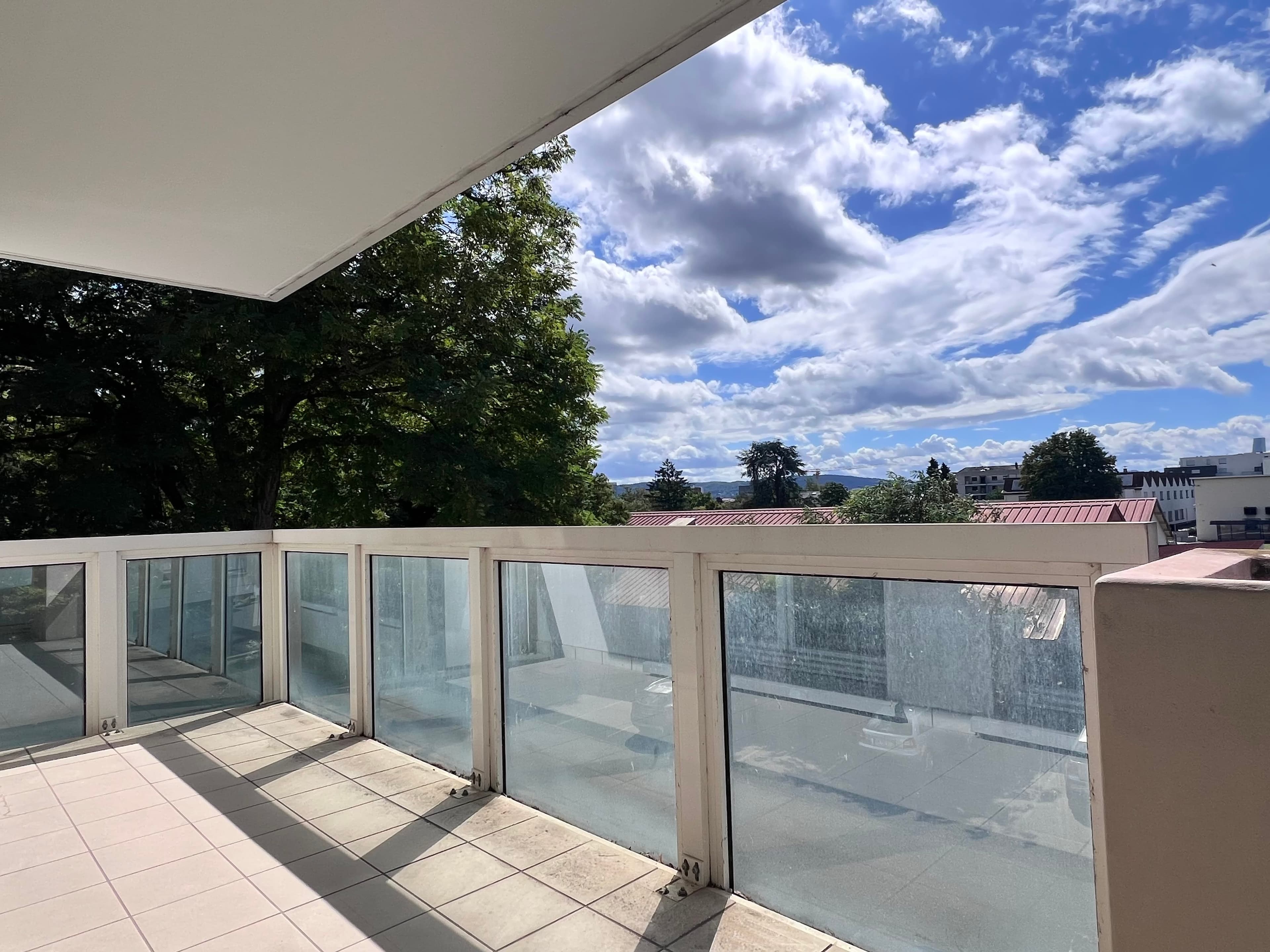 EXCLUSIVITÉ - Appartement T3 avec terrasse et place de parking. — photo 2