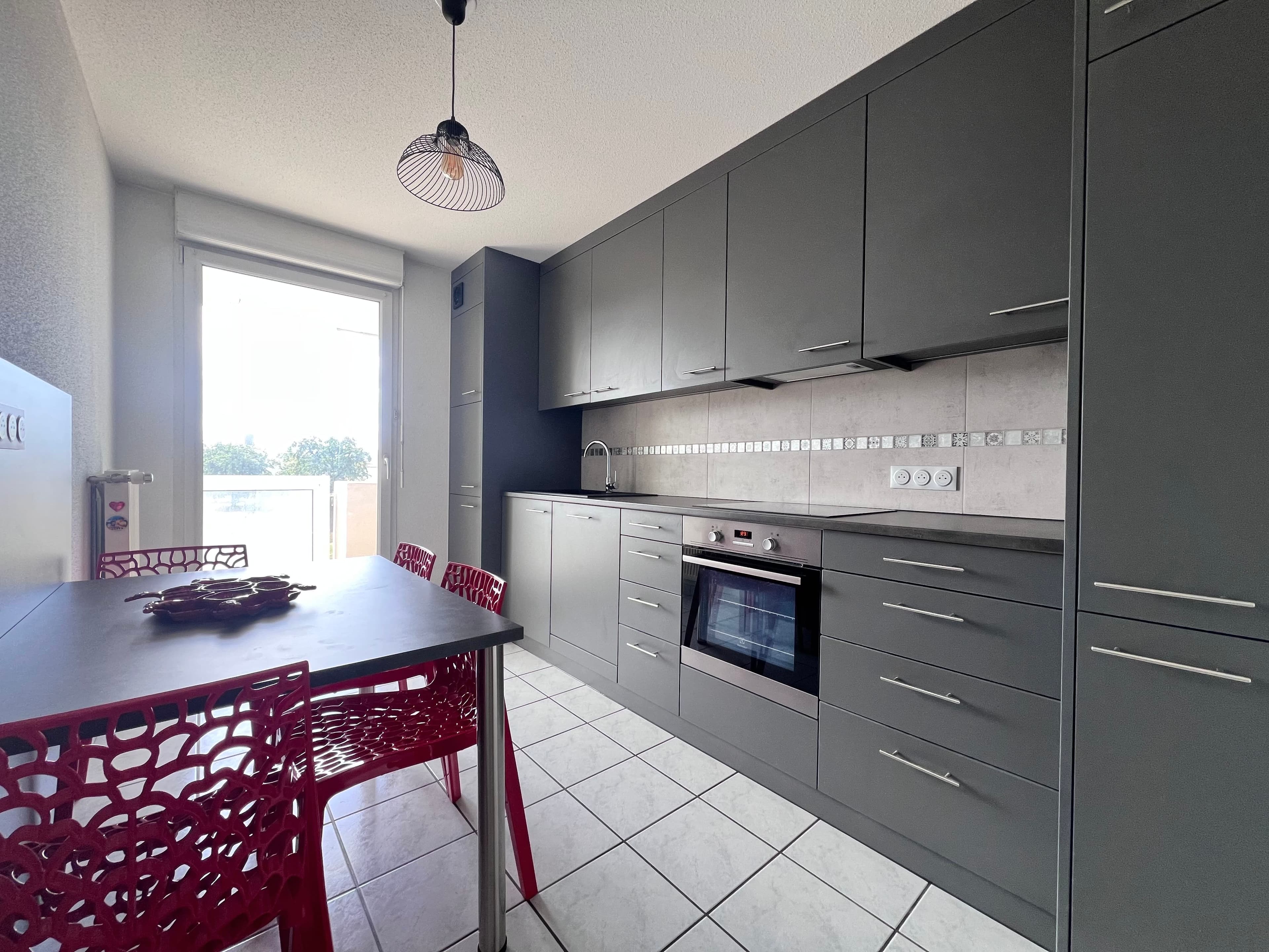 EXCLUSIVITÉ - Appartement T3 avec terrasse et place de parking. — photo 3