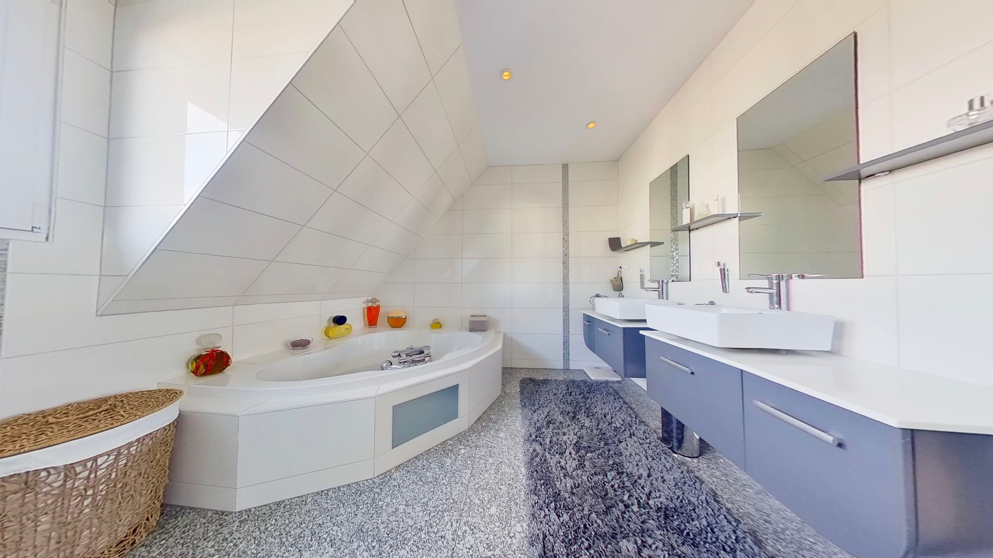 Villa contemporaine d'architecte avec jardin paysager et piscine — photo 9