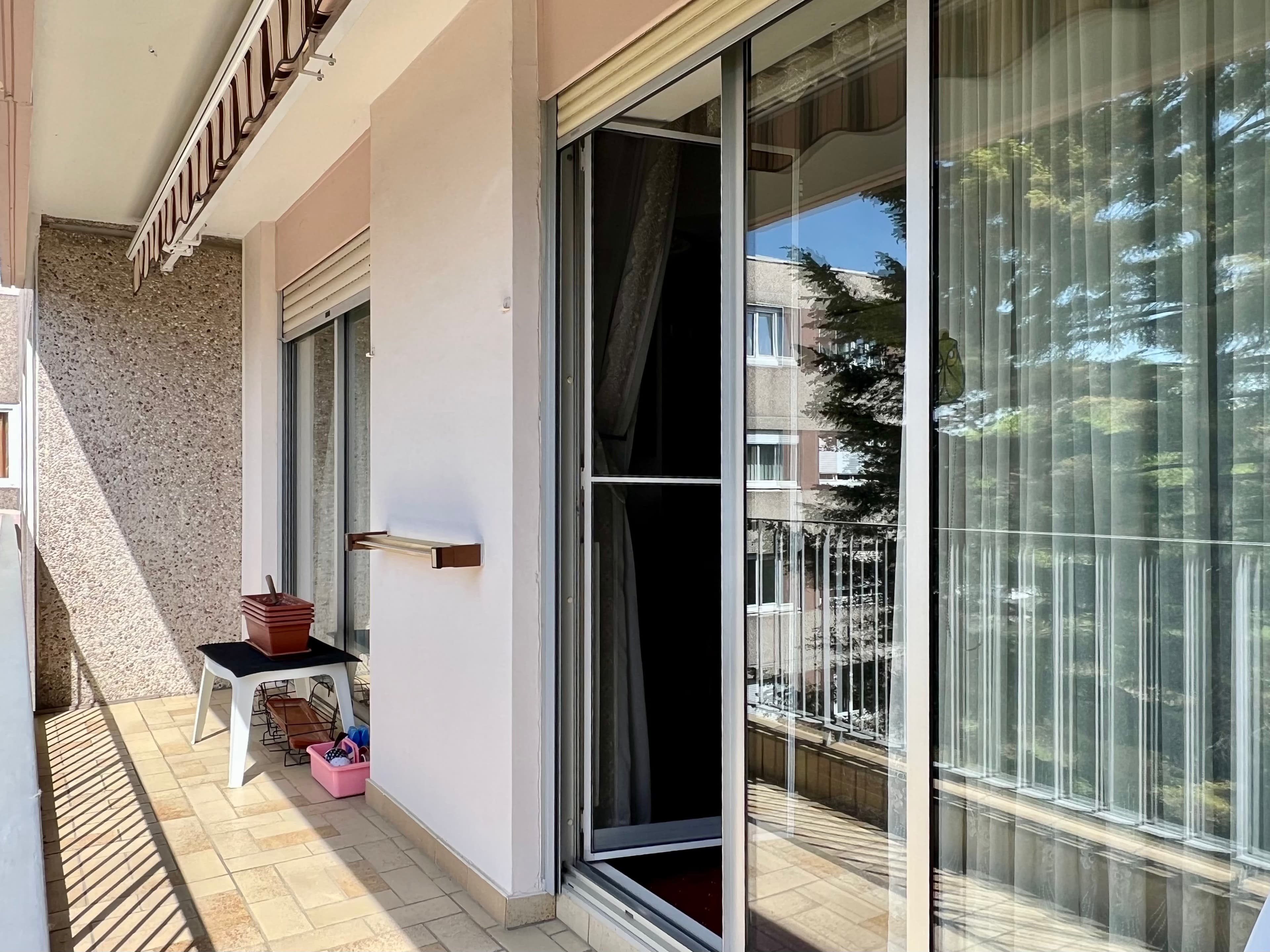 Lumineux F5 avec terrasse, à deux pas du Parc des Eaux Vives — photo 7