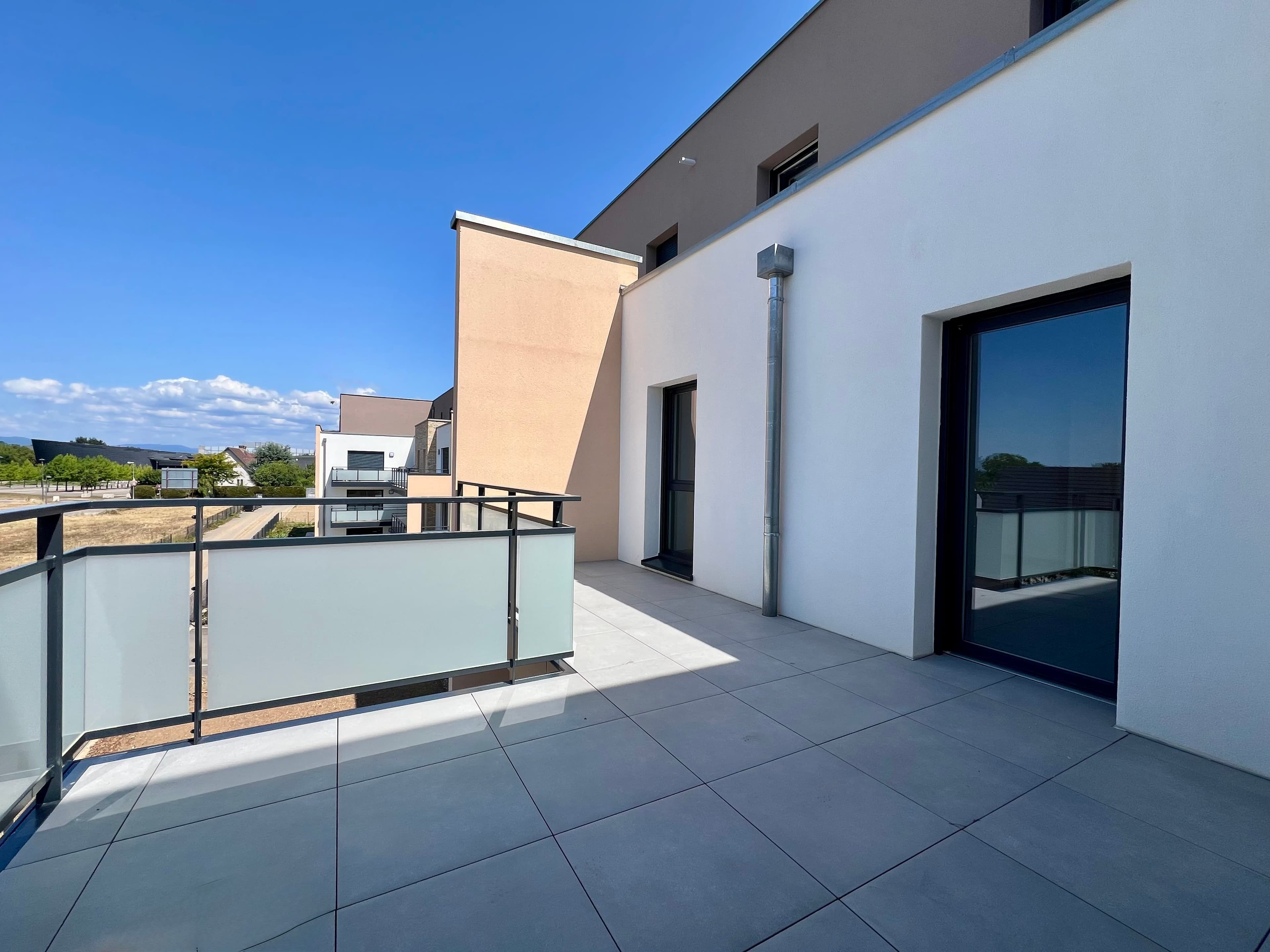 Appartement 3 pièces neuf avec terrasse et garage — appartement à Hésingue
