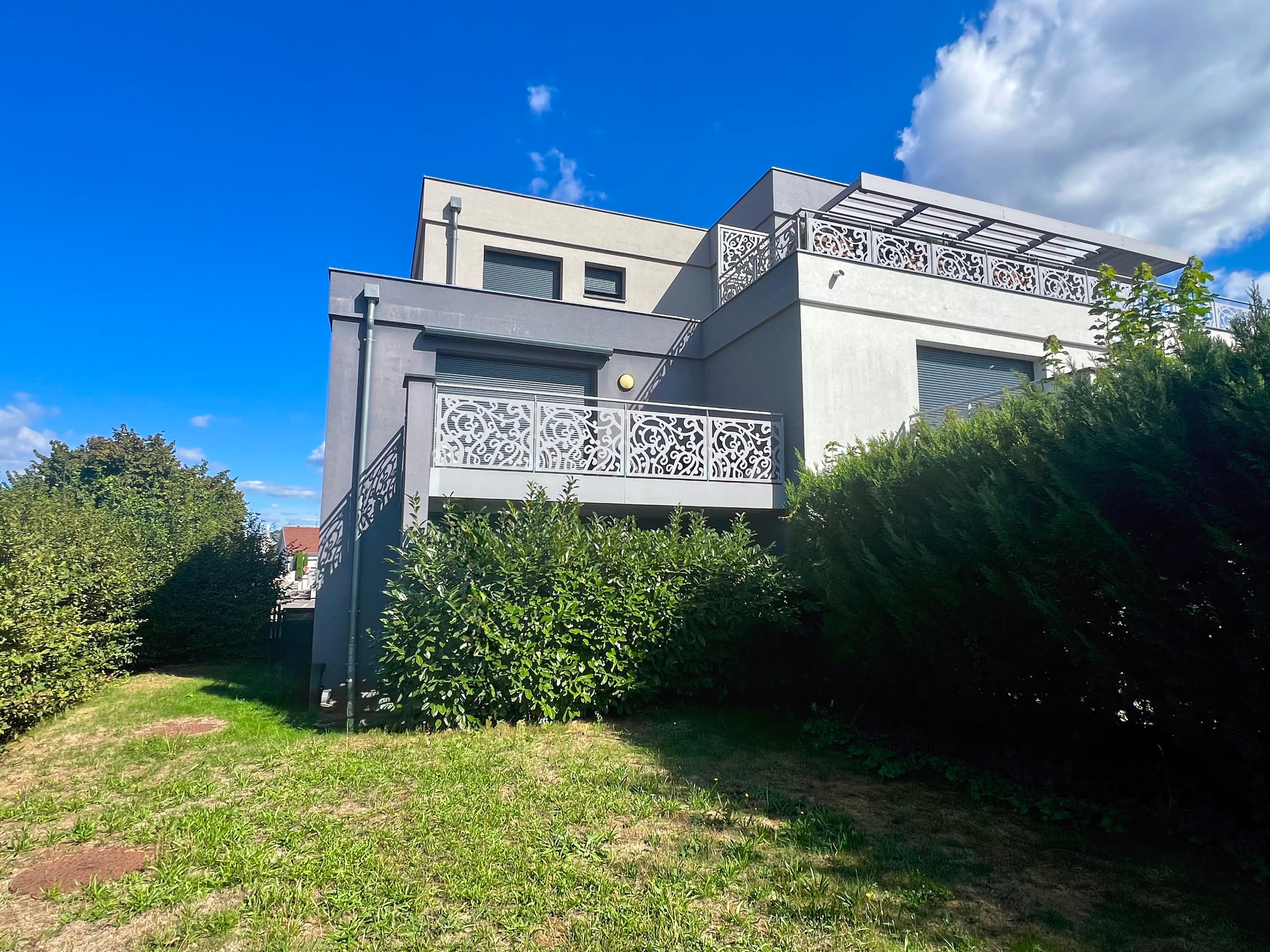 F2 avec exceptionnel jardin de 199 m², garage et parking — photo 1