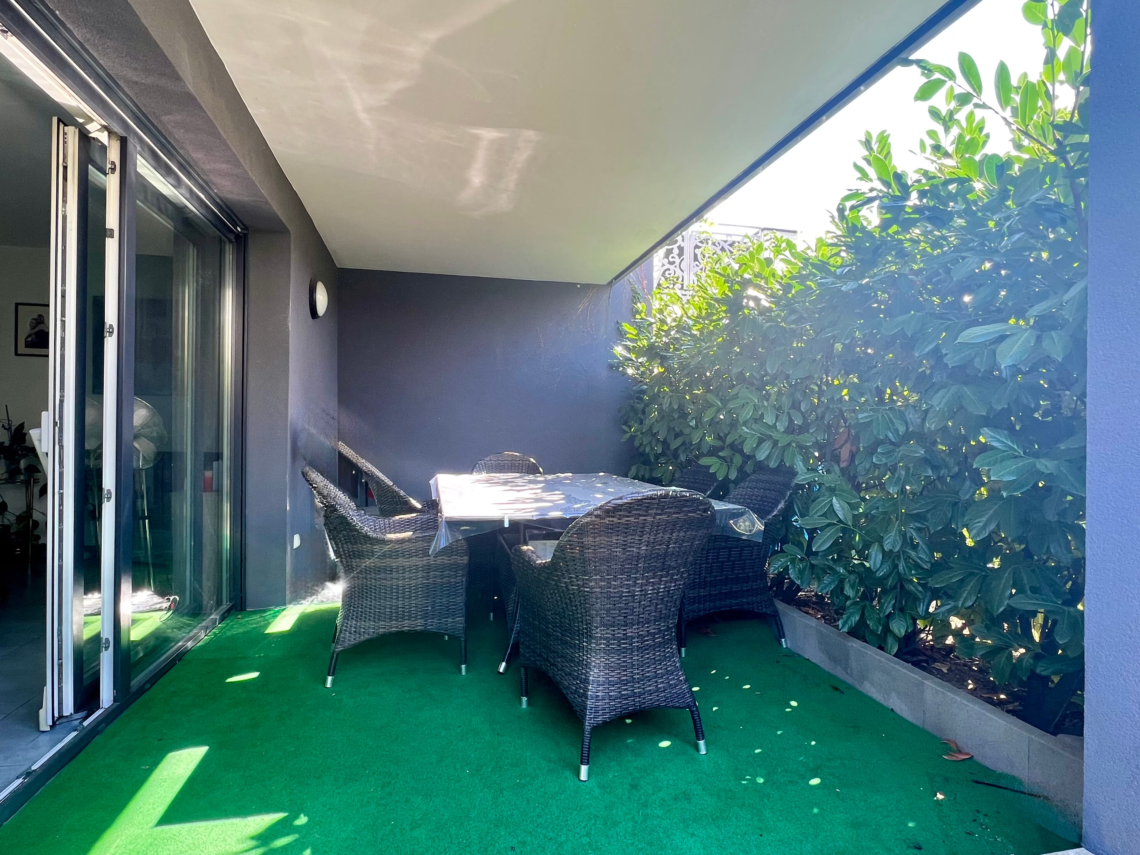 F2 avec exceptionnel jardin de 199 m², garage et parking — photo 3